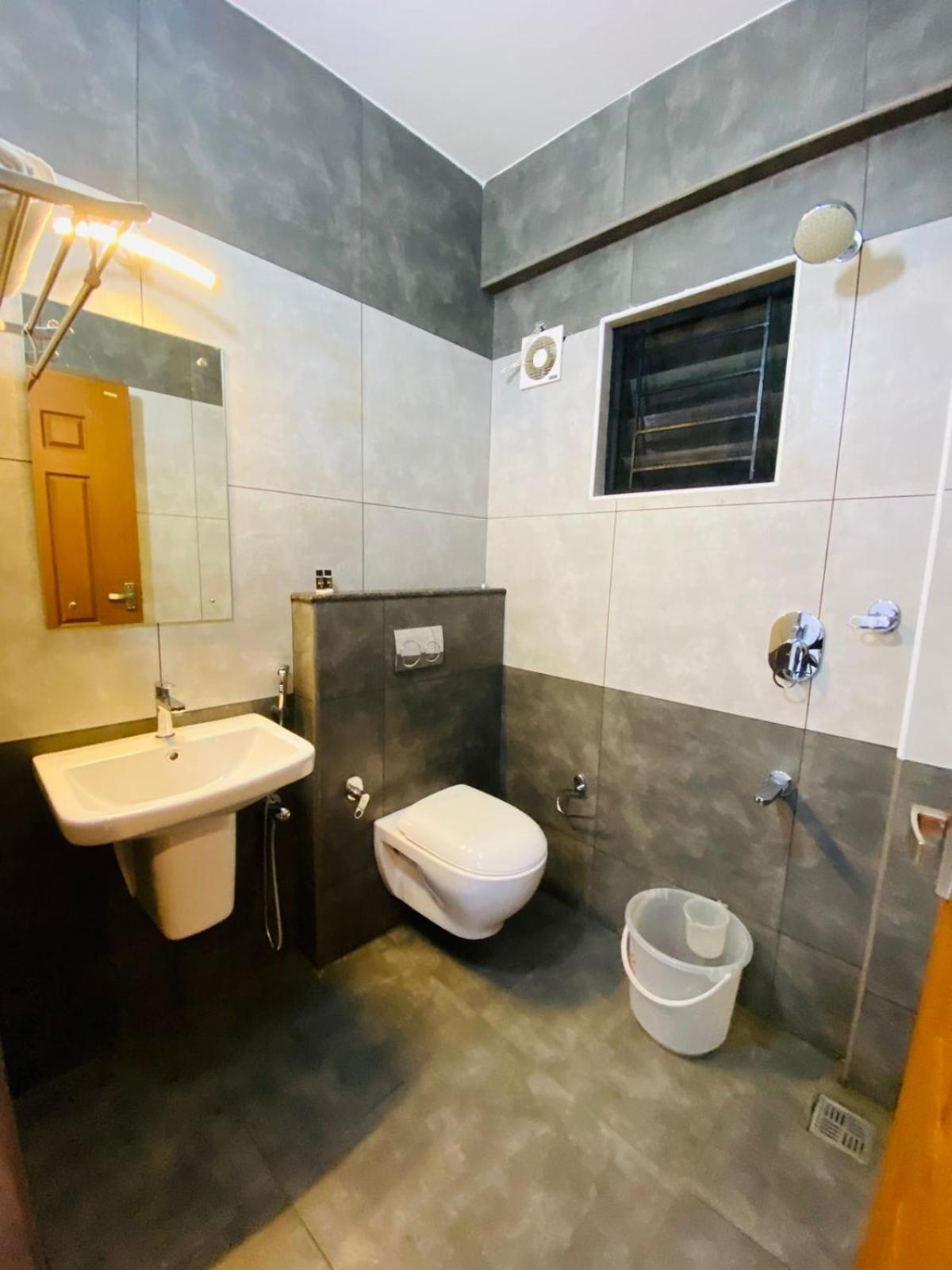 Hotel Nujoom Rooms & Apartments Kochi Exterior photo