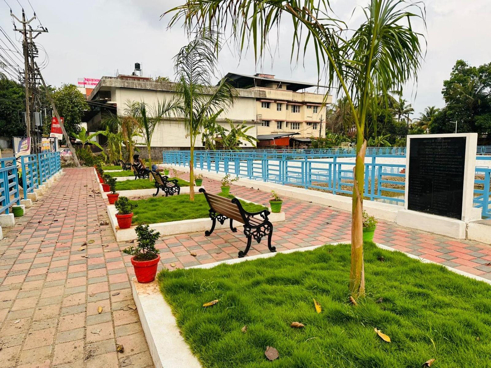 Hotel Nujoom Rooms & Apartments Kochi Exterior photo